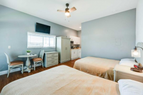 Naples Studio with Screened Patio and Resort Amenities